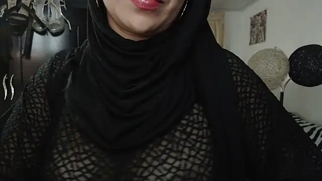 Snapshot of nadia__abaud chatting on December 2024 08:24:01 AM nadia abaud online show from December 2024 08:24:01 AM