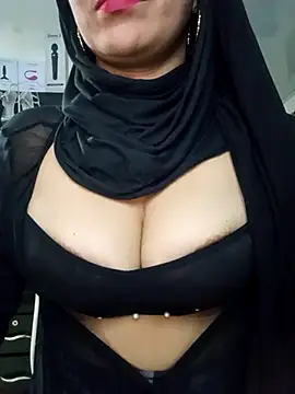 Snapshot of nadia__abaud chatting on December 2024 03:14:02 AM nadia abaud online show from December 2024 03:14:02 AM