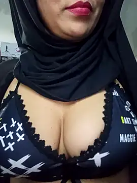 Snapshot of nadia__abaud chatting on January 2025 01:42:02 AM nadia abaud online show from January 2025 01:42:02 AM