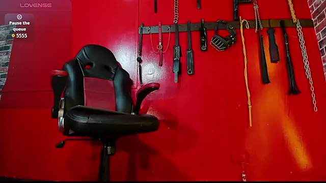 Snapshot of Dominatriz_Arlette chatting on April 2026 07:20:01 PM Dominatriz Arlette online show from April 2026 07:20:01 PM