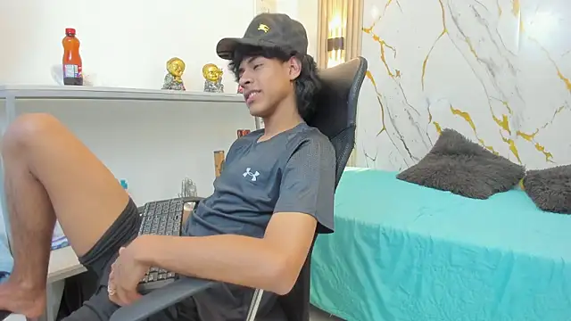 Zayn Fox32 online show from April 2026 07:23:01 PM