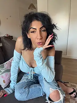 Yasmiinee online show from May 2026 05:40:01 PM