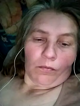Snapshot of IrisMaris37 chatting on May 2026 03:40:02 PM IrisMaris37 online show from May 2026 03:40:02 PM