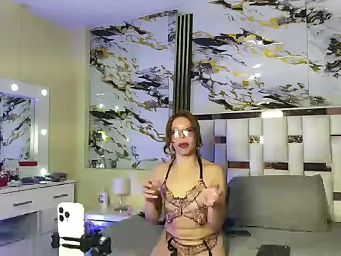 lyra-marco online show from April 2026 08:45:01 AM