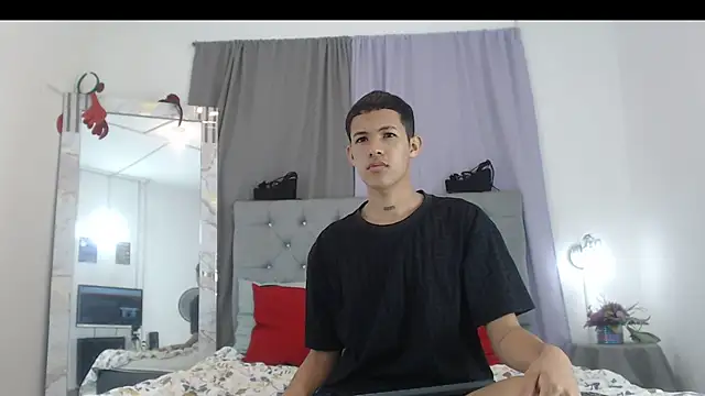 Snapshot of PhillipCox chatting on June 2026 03:31:01 AM PhillipCox online show from June 2026 03:31:01 AM