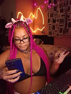 MelFadinha online show from April 2026 10:51:02 PM