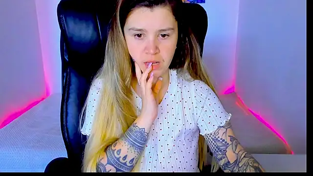 Snapshot of Natali_Secret chatting on May 2026 07:46:02 AM Natali Secret online show from May 2026 07:46:02 AM