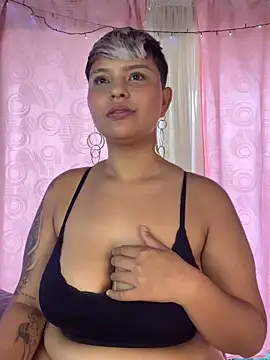 Snapshot of A_CURVY_HOT chatting on May 2026 02:45:01 PM A CURVY HOT online show from May 2026 02:45:01 PM