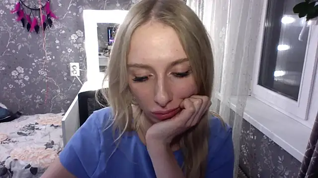 Snapshot of AliceTwinkle chatting on April 2026 08:57:02 PM AliceTwinkle online show from April 2026 08:57:02 PM