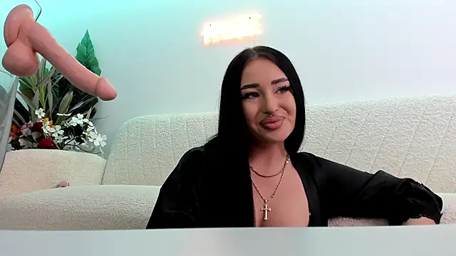 EmeraldKatt online show from April 2026 07:34:01 PM