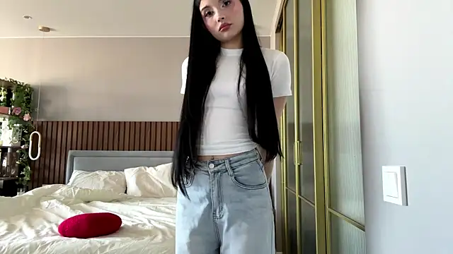 Snapshot of MerlynPoor chatting on May 2026 05:56:01 AM MerlynPoor online show from May 2026 05:56:01 AM