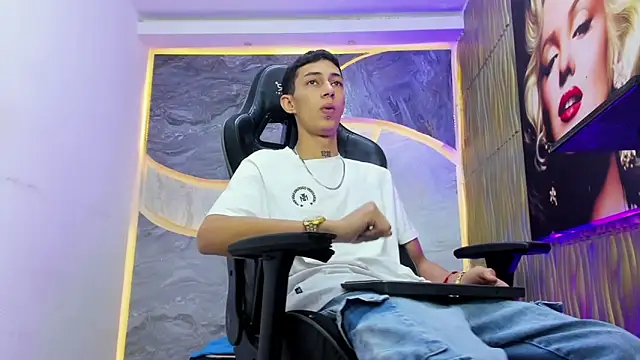Timmy Turner333 online show from May 2026 02:35:02 PM