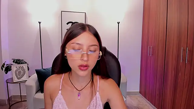 Nikky sweett  online show from May 2026 09:34:02 PM