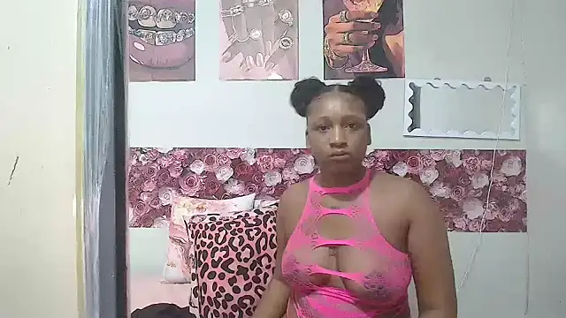 Snapshot of EnchantingLisa chatting on May 2026 04:10:01 AM EnchantingLisa online show from May 2026 04:10:01 AM