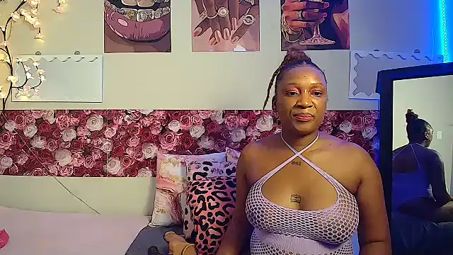 Snapshot of EnchantingLisa chatting on May 2026 06:37:01 PM EnchantingLisa online show from May 2026 06:37:01 PM