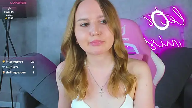 Emmaa Kimm online show from June 2026 05:12:01 AM