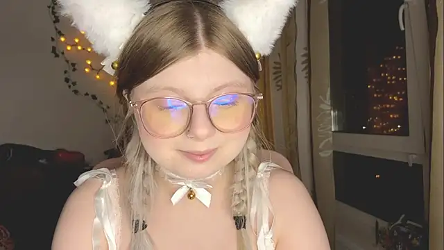 Snapshot of YukiBlush chatting on June 2026 08:22:02 PM YukiBlush online show from June 2026 08:22:02 PM