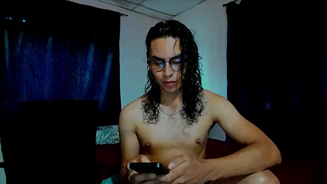 Snapshot of AntoniodeArmas chatting on May 2026 10:17:02 PM AntoniodeArmas online show from May 2026 10:17:02 PM