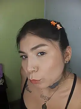 Snapshot of PequenaNena chatting on June 2026 02:54:02 AM PequenaNena online show from June 2026 02:54:02 AM