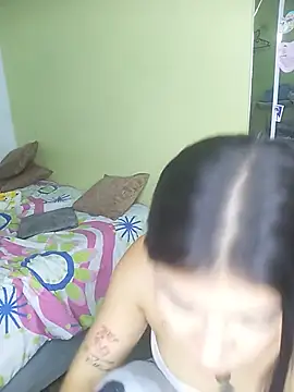 Snapshot of PequenaNena chatting on June 2026 02:34:02 AM PequenaNena online show from June 2026 02:34:02 AM