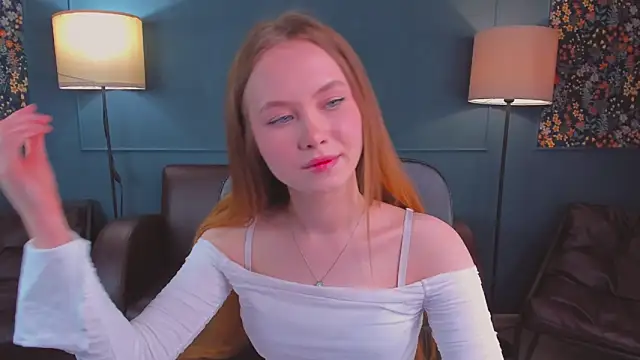 Snapshot of FloraLarsson chatting on May 2026 10:43:02 AM FloraLarsson online show from May 2026 10:43:02 AM