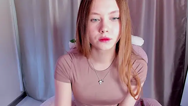 Snapshot of FloraLarsson chatting on May 2026 03:45:02 AM FloraLarsson online show from May 2026 03:45:02 AM