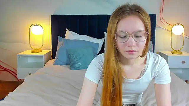 Snapshot of FloraLarsson chatting on June 2026 03:12:01 AM FloraLarsson online show from June 2026 03:12:01 AM