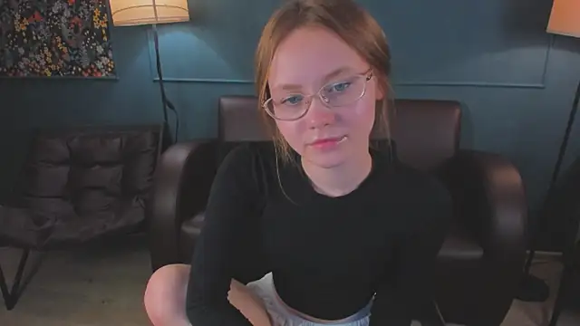 Snapshot of FloraLarsson chatting on June 2026 03:32:02 PM FloraLarsson online show from June 2026 03:32:02 PM
