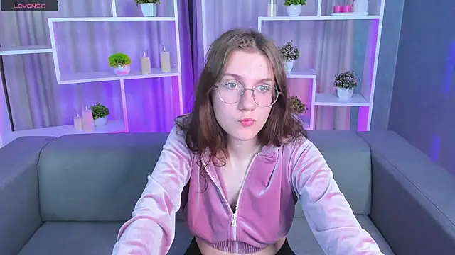 iMagdaLunna online show from May 2026 04:14:02 PM