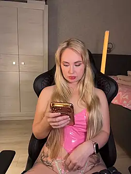 Kitty-Kelsi online show from June 2026 09:19:02 AM