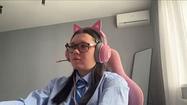 BPDkitty online show from April 2026 01:17:01 PM