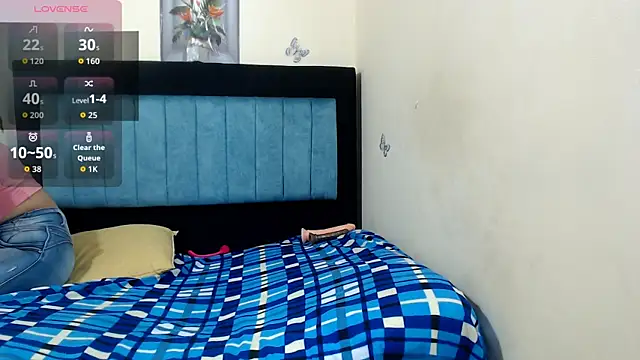 LUCYXS1 online show from June 2026 12:33:01 PM
