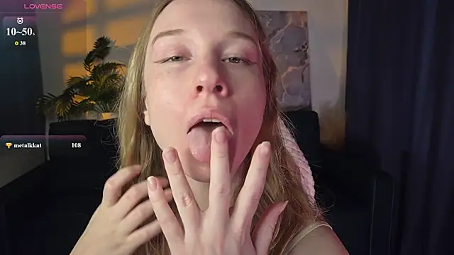 Snapshot of Eve_Sin chatting on June 2026 03:11:02 AM Eve Sin online show from June 2026 03:11:02 AM