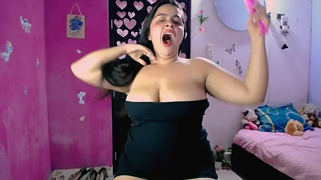 Snapshot of Kiara_tits chatting on June 2026 11:22:02 PM Kiara tits online show from June 2026 11:22:02 PM