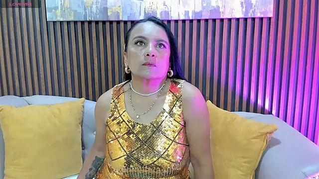 Roxanna moore online show from April 2026 02:34:02 PM