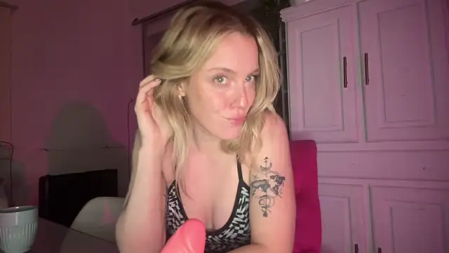 Snapshot of sweetemma_x chatting on May 2026 01:10:01 AM sweetemma x online show from May 2026 01:10:01 AM