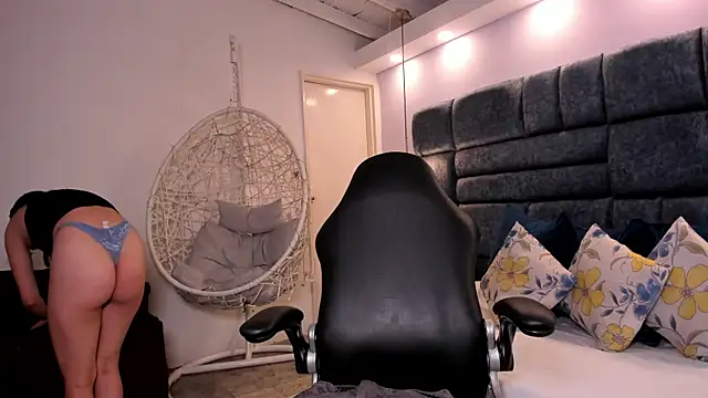 jessicamoonn online show from May 2026 11:51:02 AM