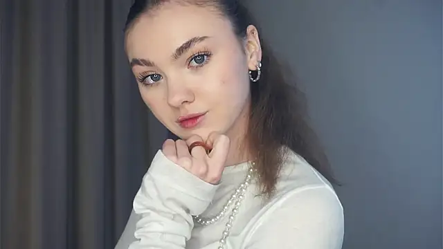 VickiPraml online show from May 2026 10:31:01 AM