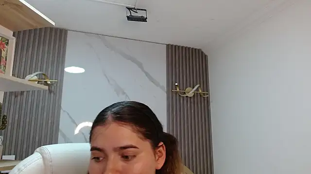 Laurha  online show from May 2026 07:42:02 PM