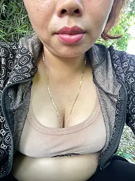 Banana-zz online show from May 2026 12:07:01 AM