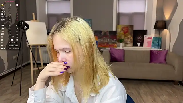 MoonF0xy online show from May 2026 01:28:01 PM