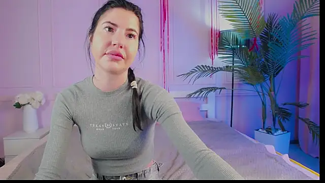 Snapshot of Emily_xoo chatting on May 2026 08:18:01 PM Emily xoo online show from May 2026 08:18:01 PM