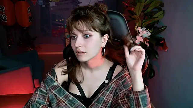 Snapshot of LolaDominara chatting on May 2026 11:37:01 AM LolaDominara online show from May 2026 11:37:01 AM