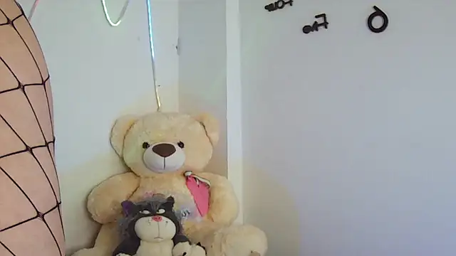 Sara Blum online show from May 2026 03:24:02 AM