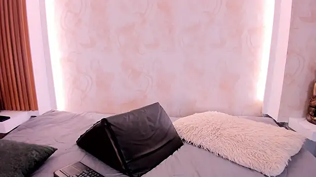 Alexa Zc online show from May 2026 11:37:01 AM