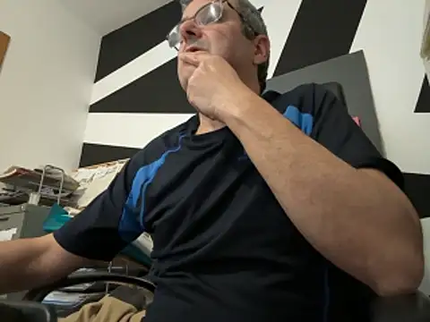 Snapshot of chorche4 chatting on May 2026 04:45:01 PM chorche4 online show from May 2026 04:45:01 PM
