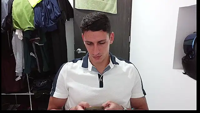 Snapshot of RaulRico chatting on May 2026 04:10:02 AM RaulRico online show from May 2026 04:10:02 AM
