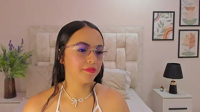 Milaa Santana online show from May 2026 03:18:02 PM