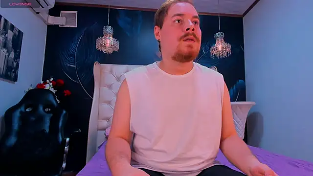 GingerHott  online show from May 2026 02:39:01 AM