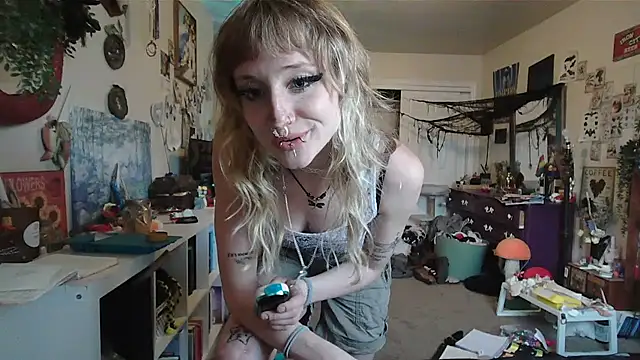 Snapshot of PixieLovely chatting on July 2026 02:07:01 AM PixieLovely online show from July 2026 02:07:01 AM